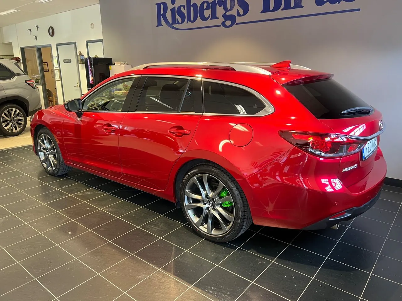 Vehicle image 3