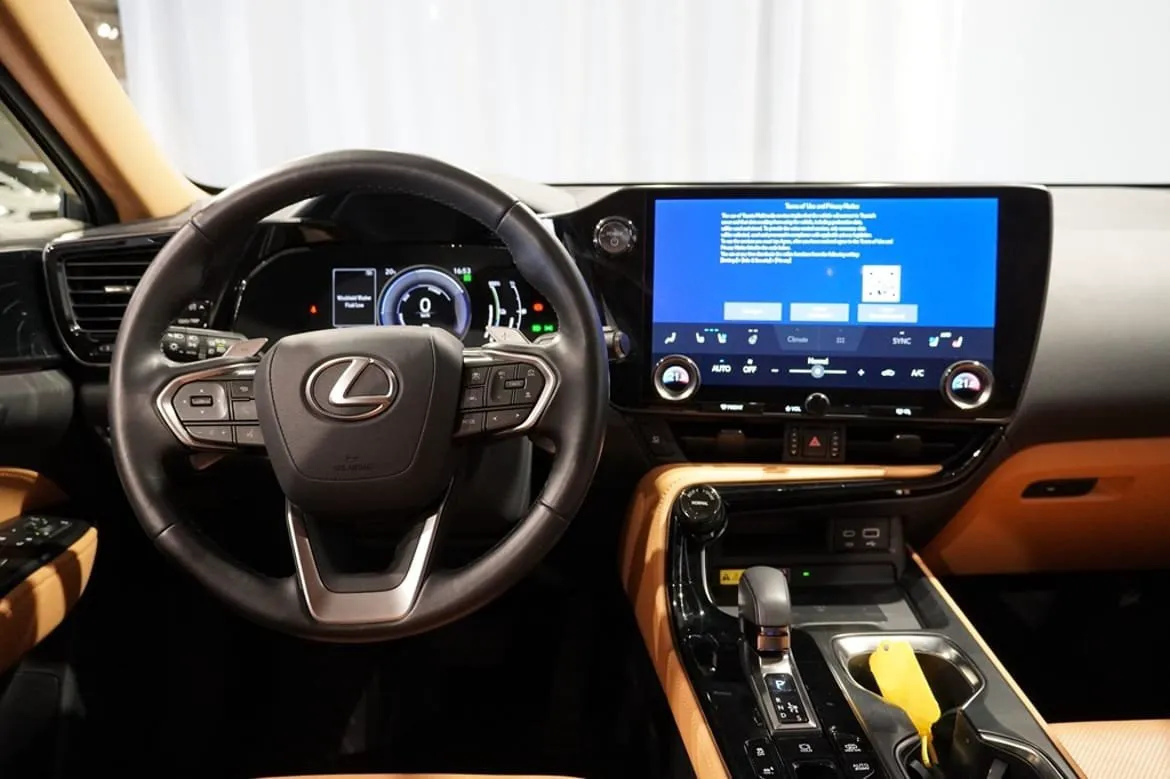 Vehicle image 7