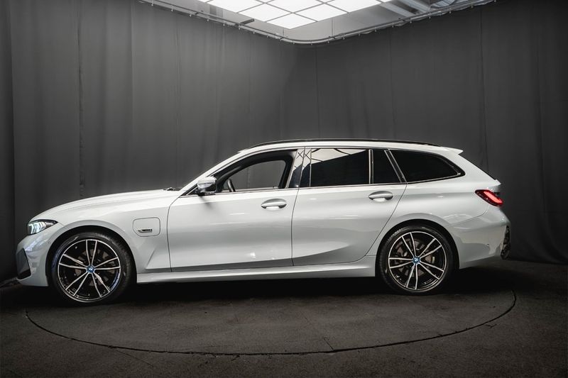 BMW 330 bild 10