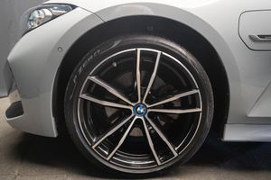 BMW 330 bild 11