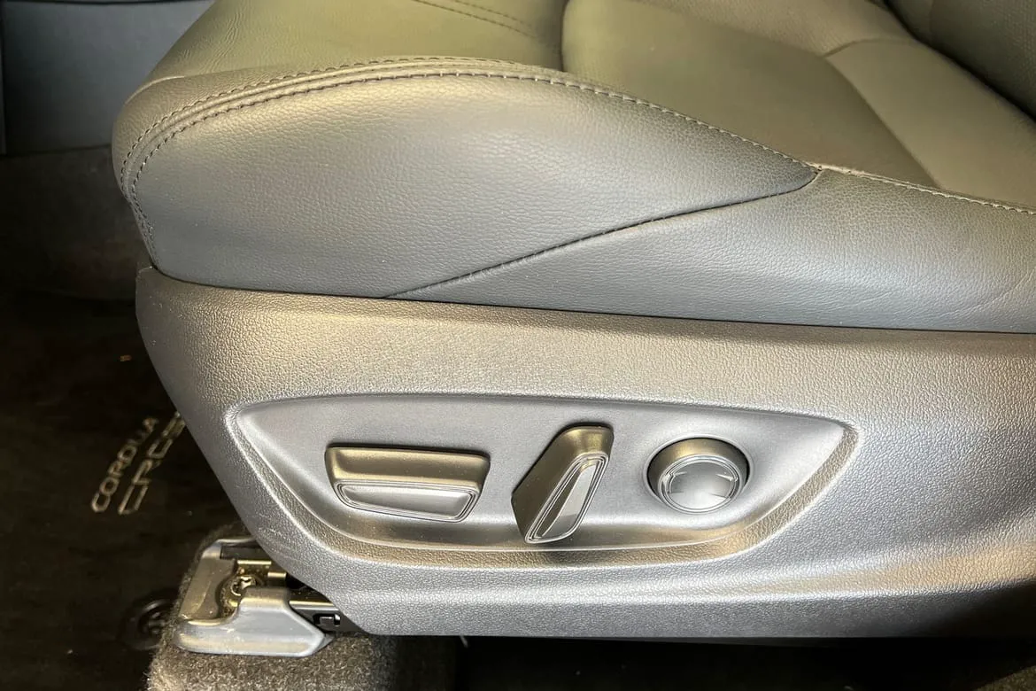 Vehicle image 23