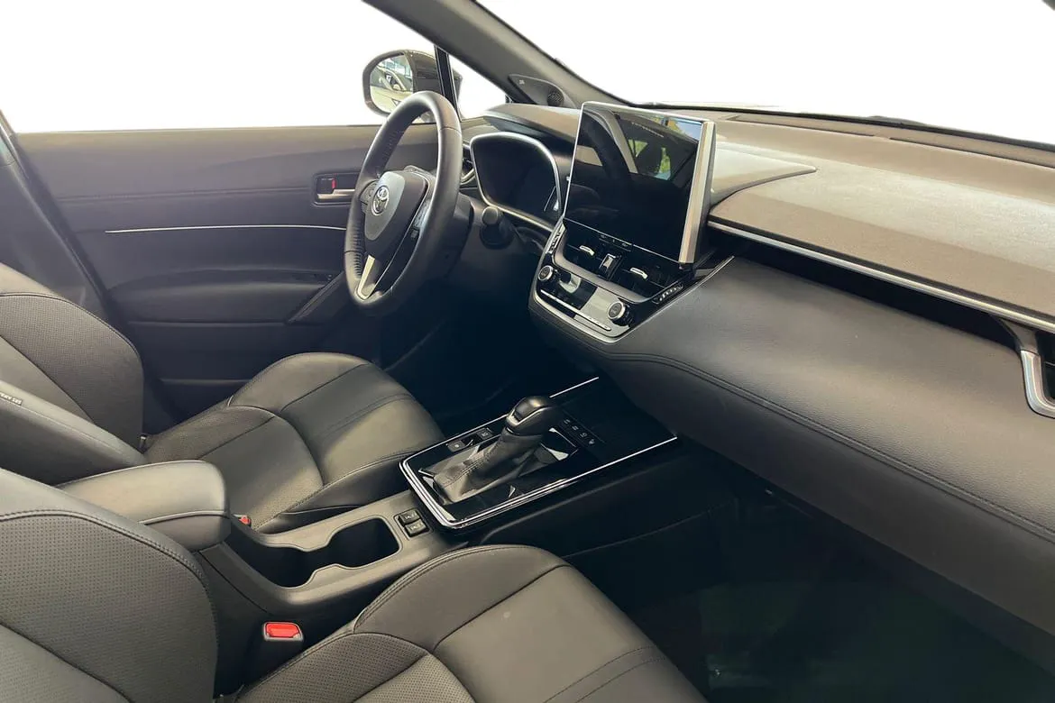 Vehicle image 6