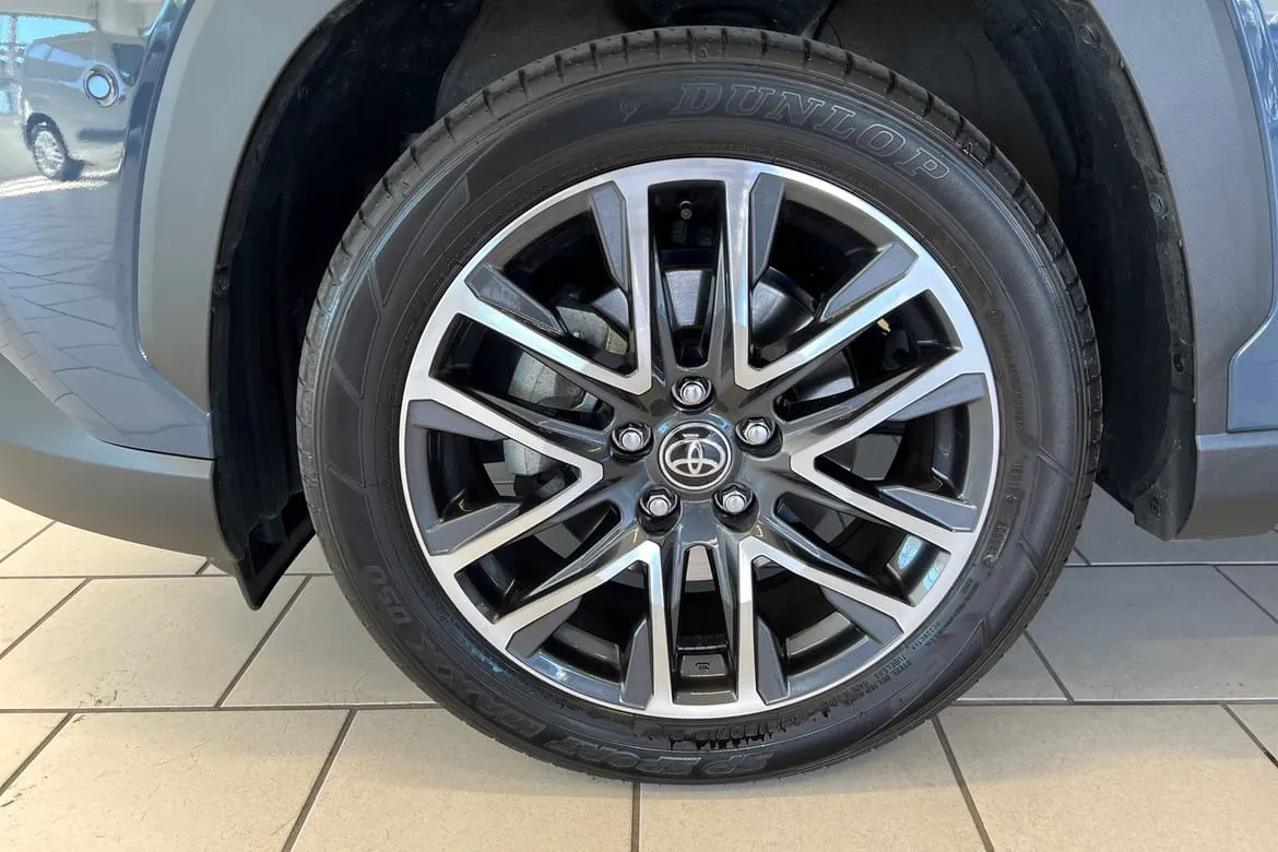 Vehicle image 16