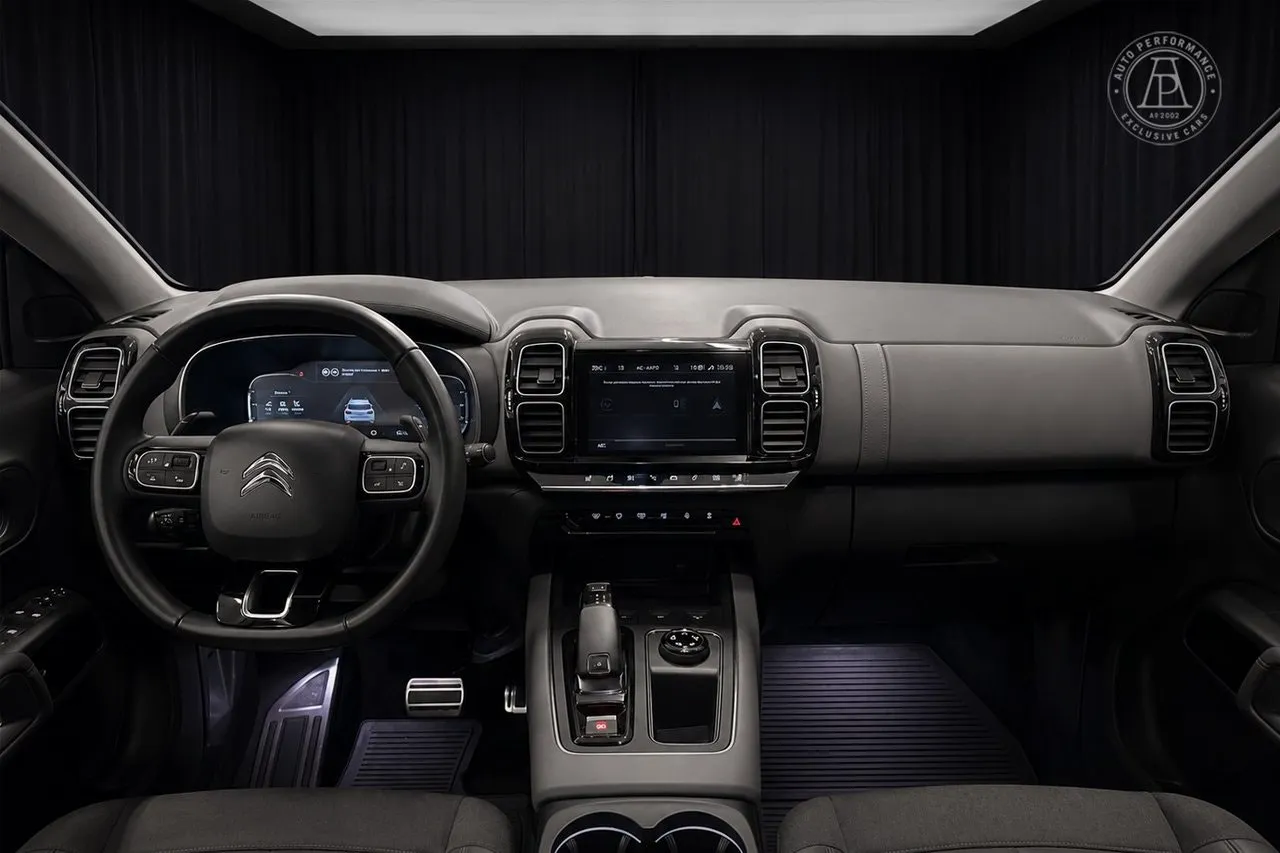 Vehicle image 8