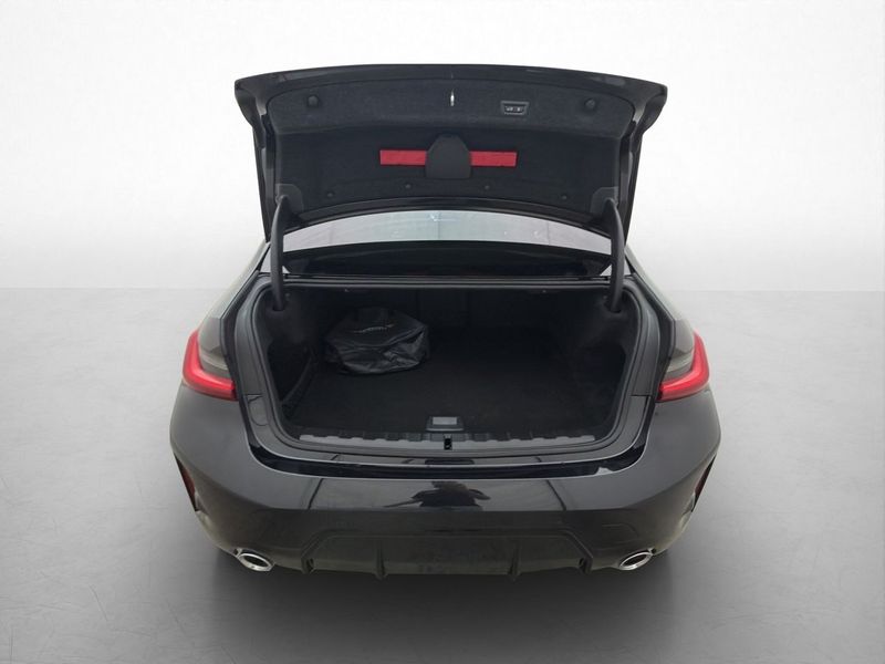 BMW 330 bild 9