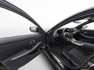 BMW 330 bild 11