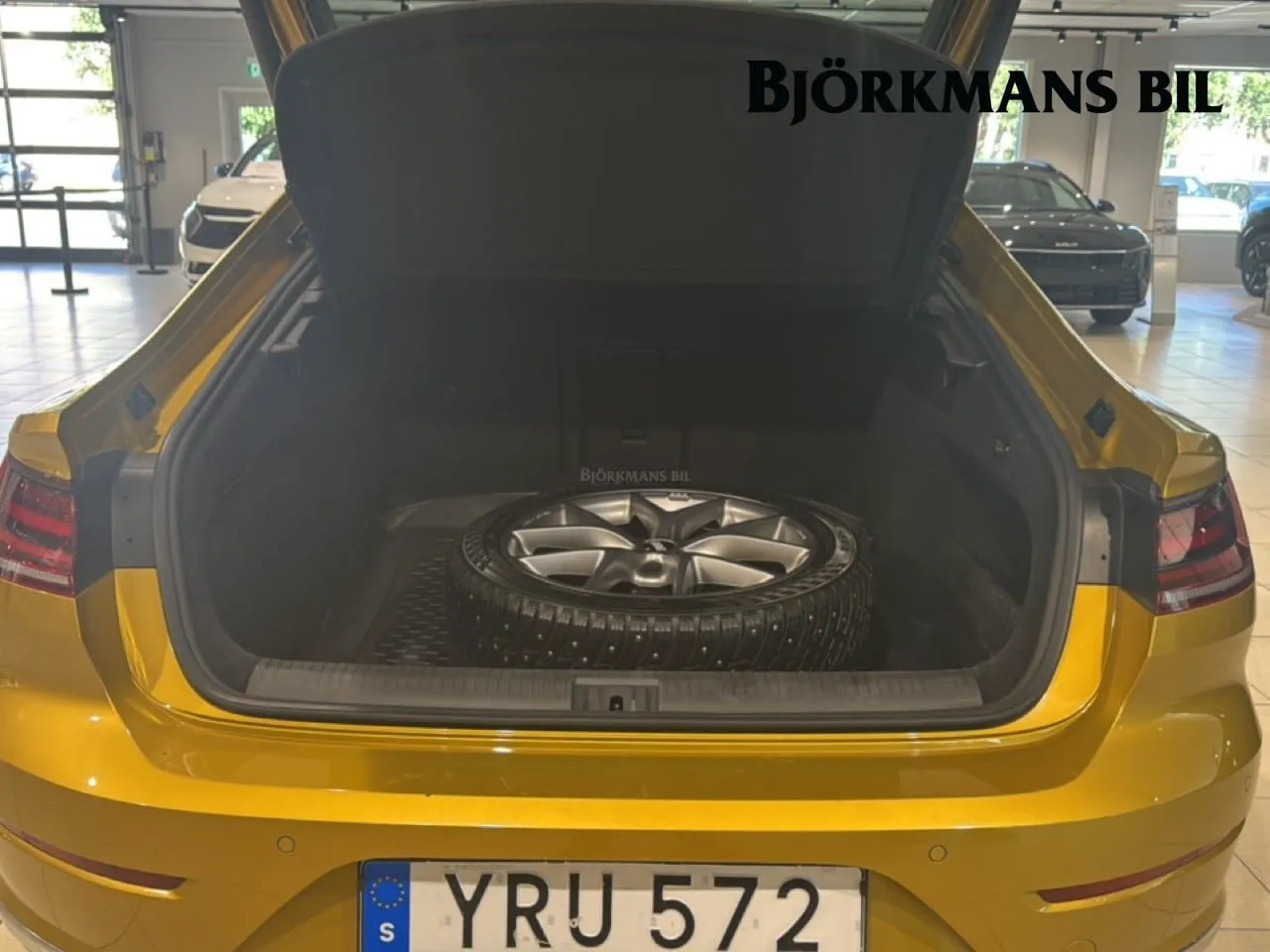 Vehicle image 13