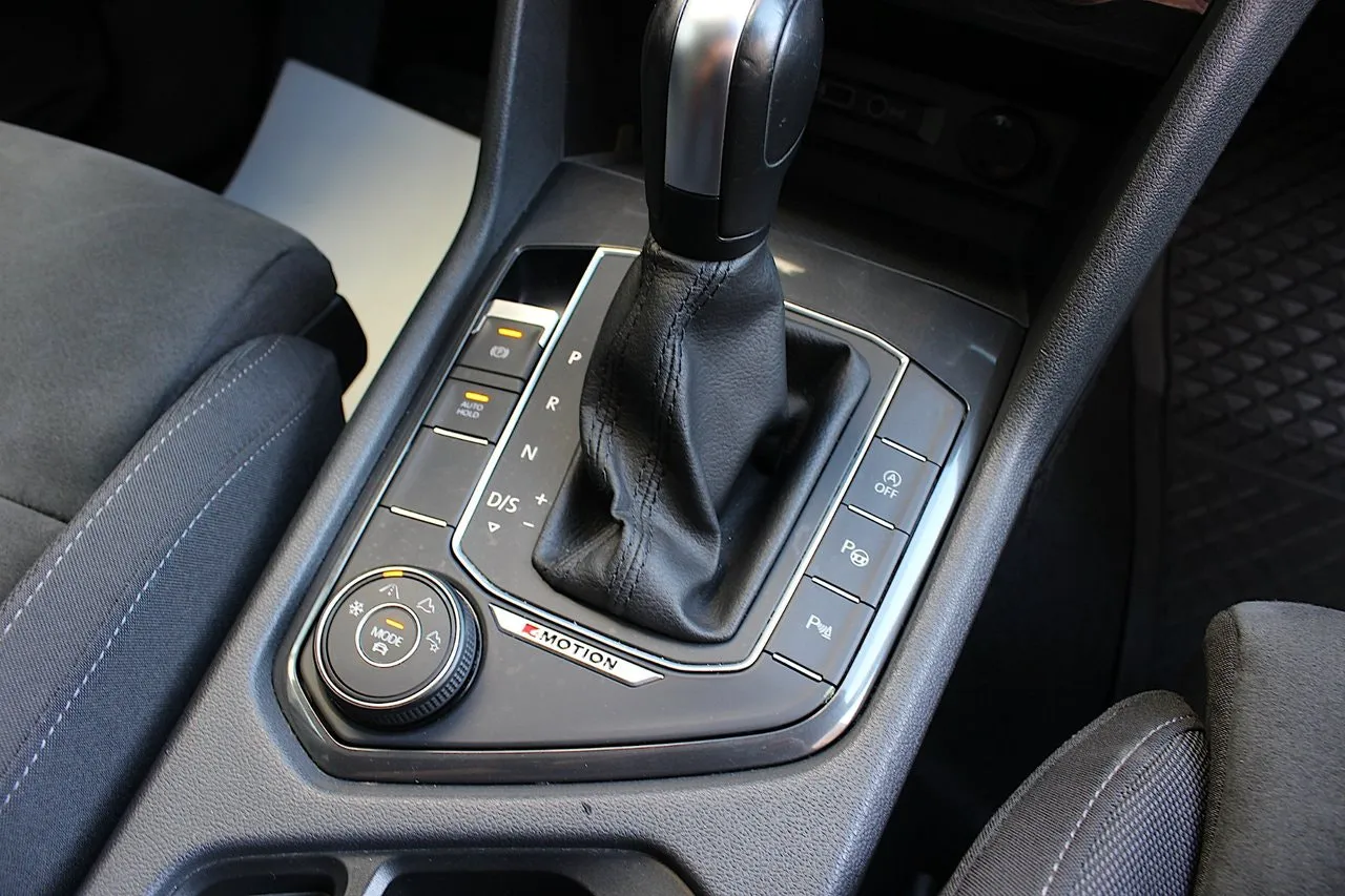 Vehicle image 27