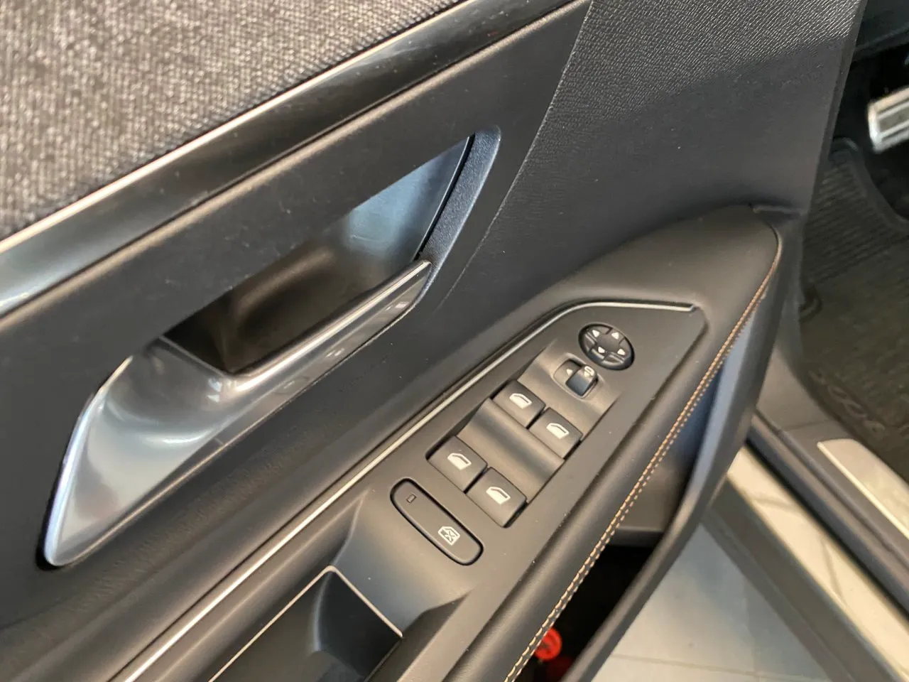 Vehicle image 24