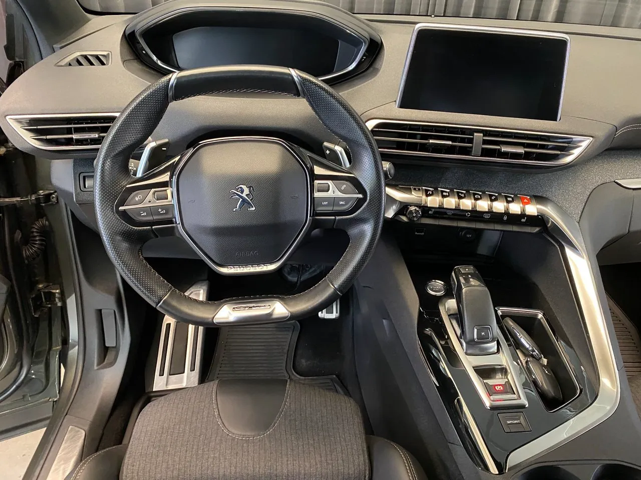 Vehicle image 33
