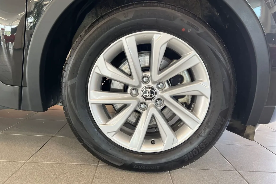 Vehicle image 16
