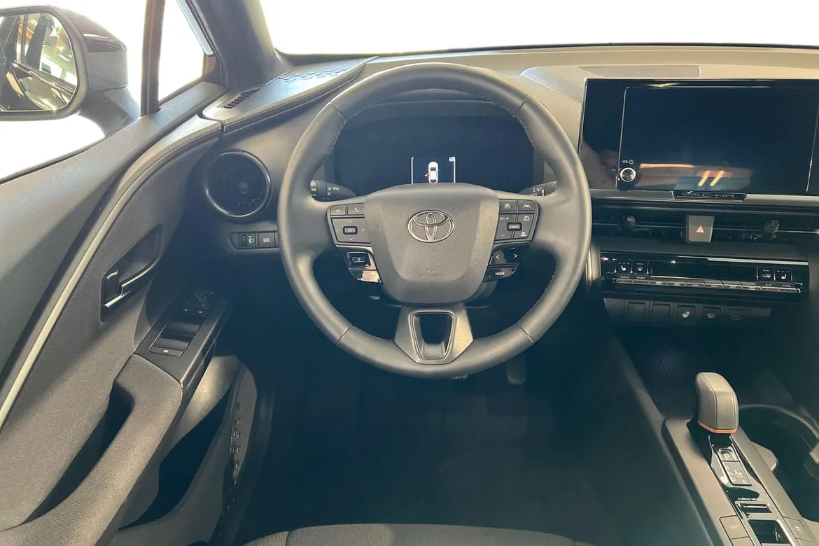 Vehicle image 10