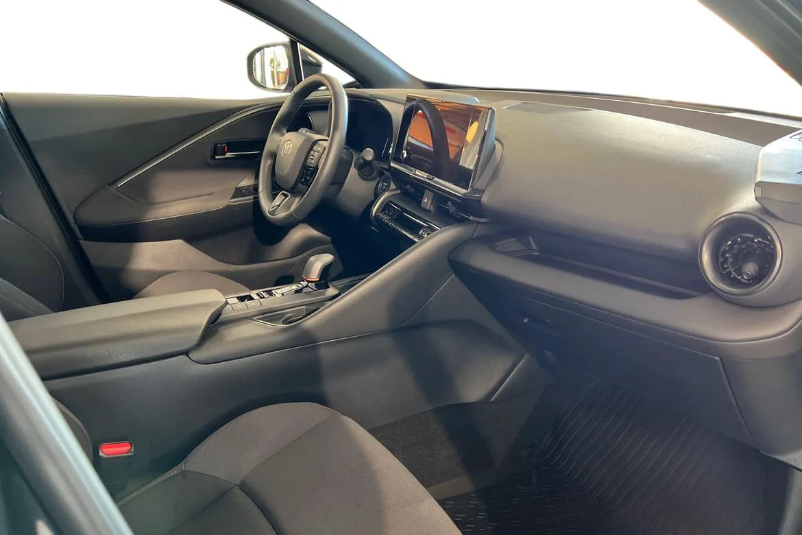 Vehicle image 6