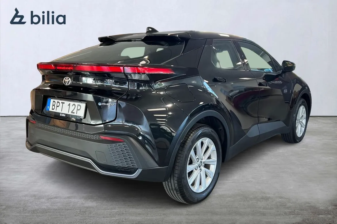 Vehicle image 18