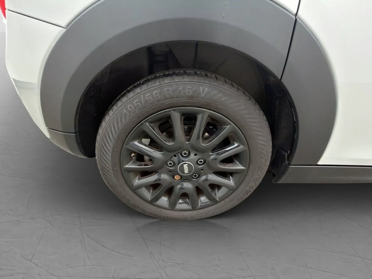 Vehicle image 24