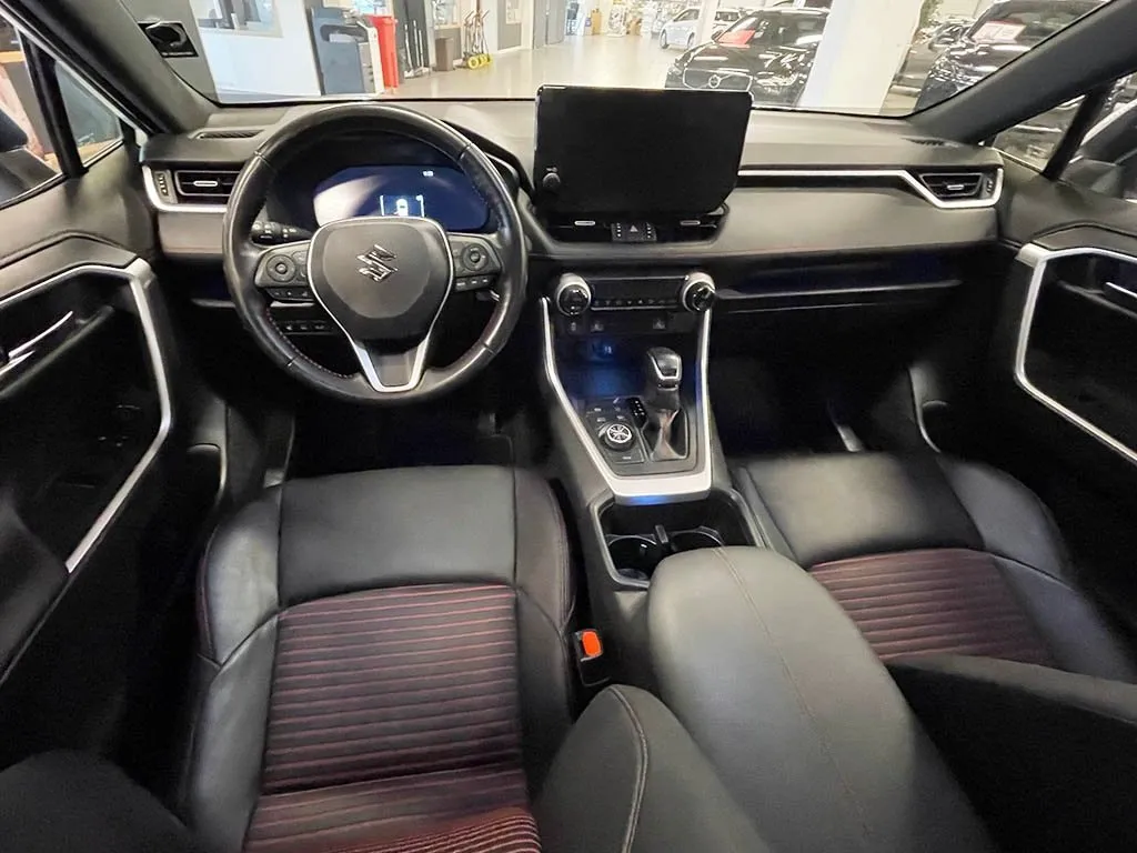 Vehicle image 4