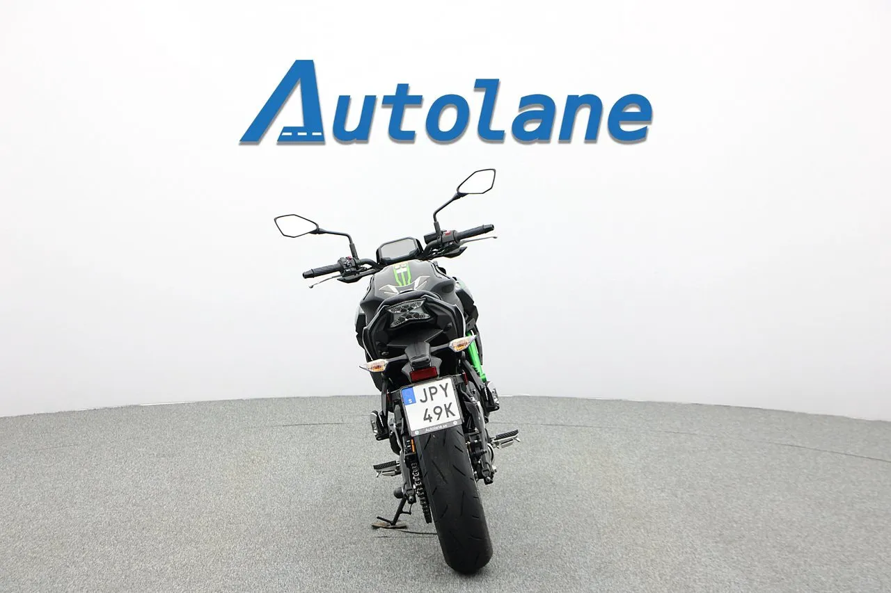 Vehicle image 7