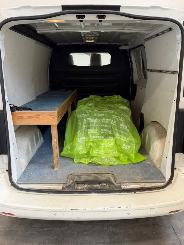 Vehicle image 6