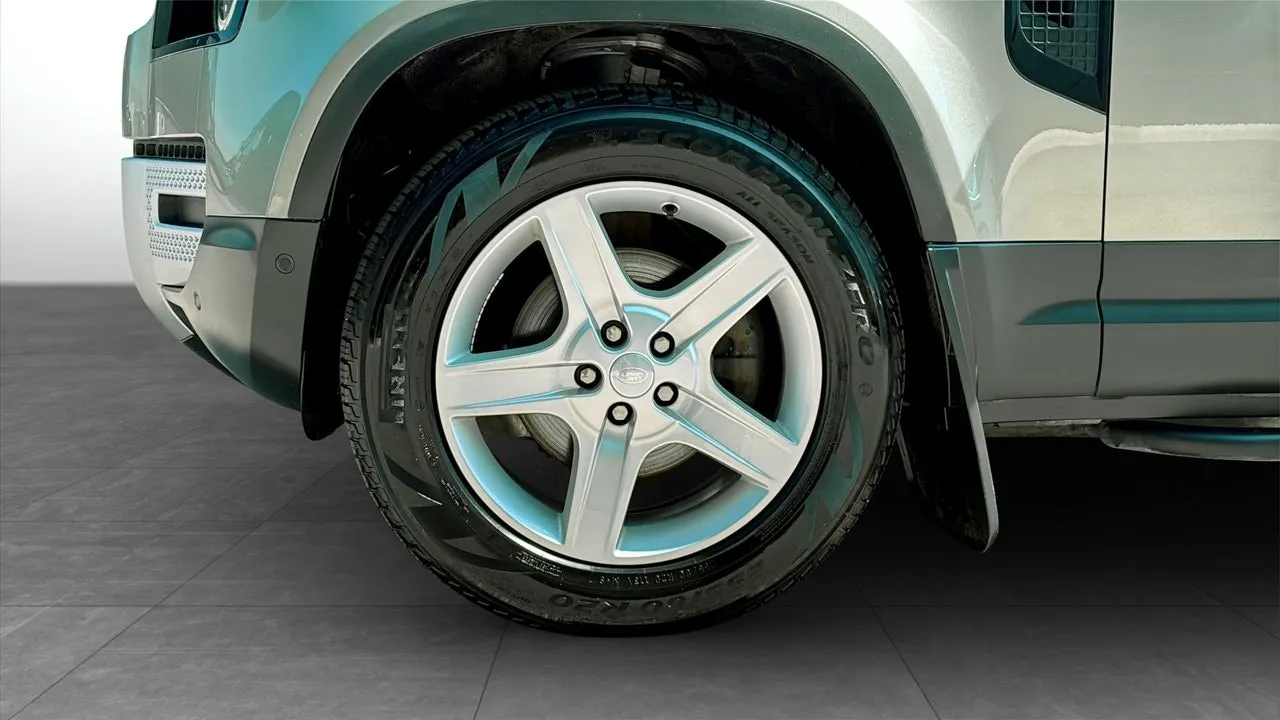 Vehicle image 8