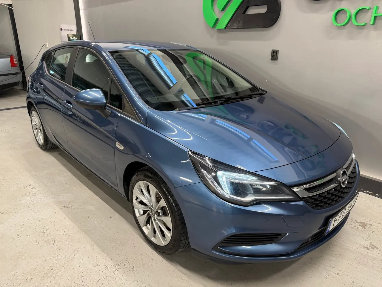 Vehicle image 6