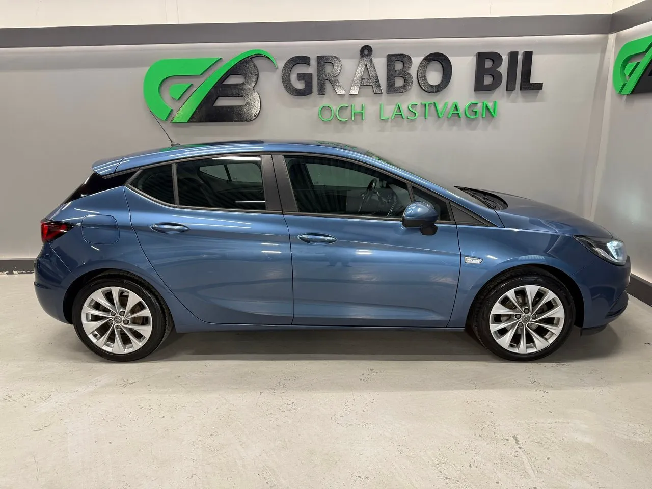 Vehicle image 5