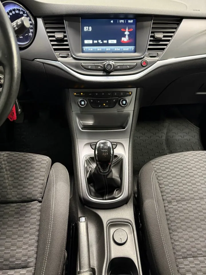 Vehicle image 14