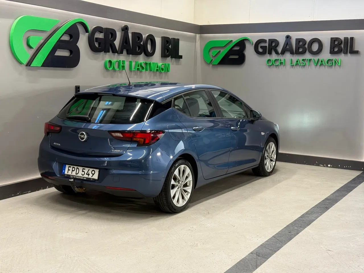 Vehicle image 4