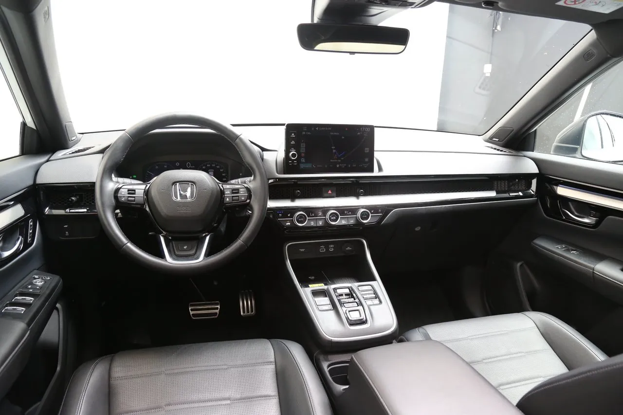Vehicle image 16