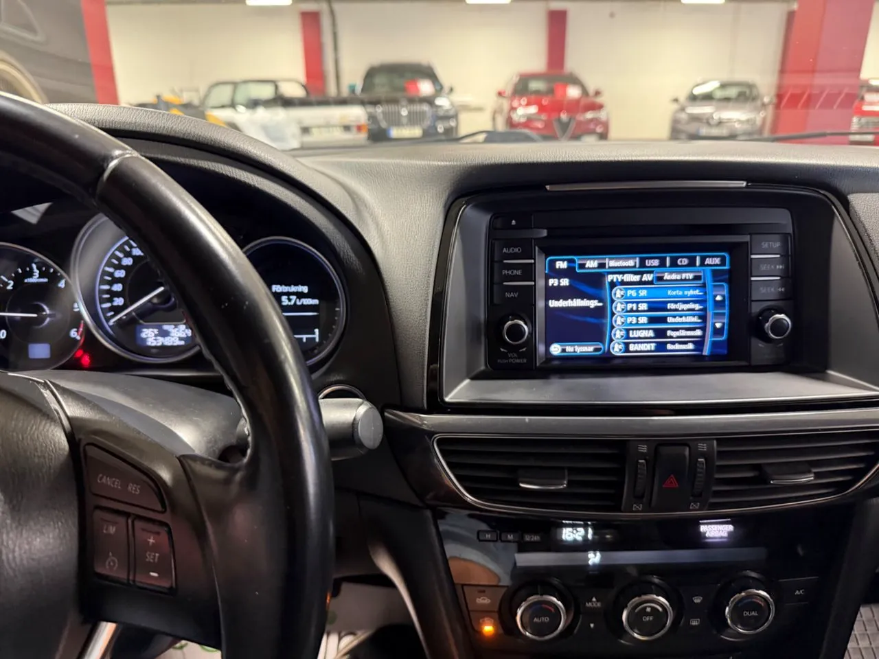 Vehicle image 16