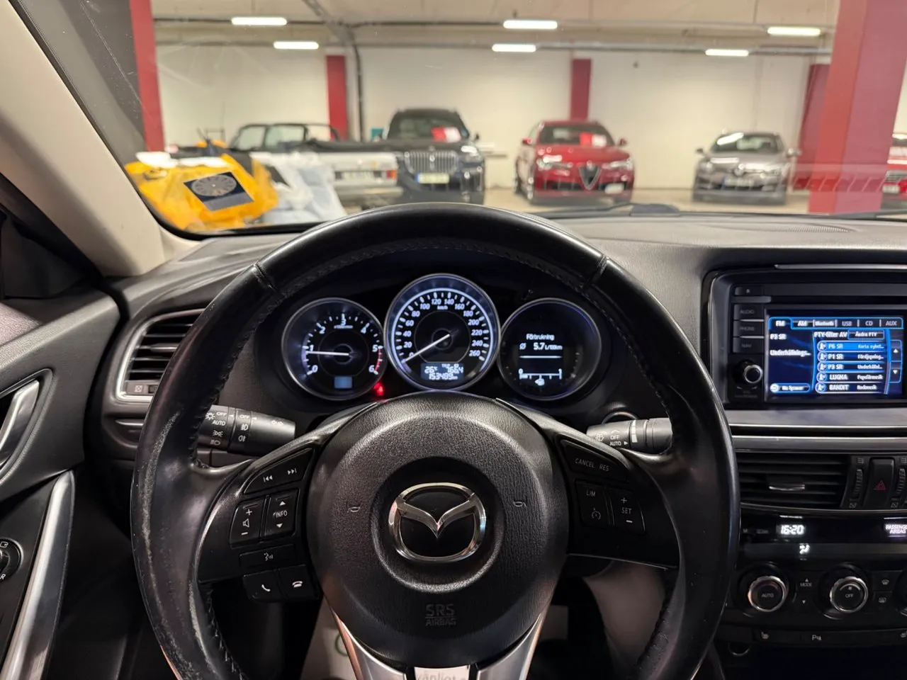 Vehicle image 15