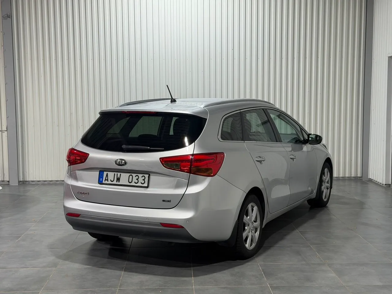 Vehicle image 7