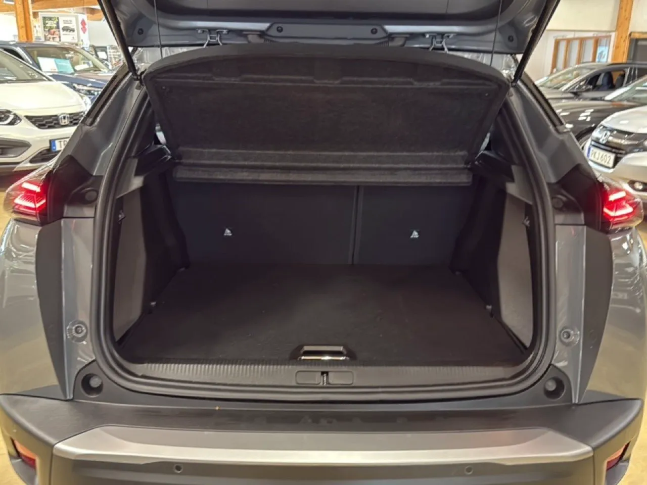 Vehicle image 13