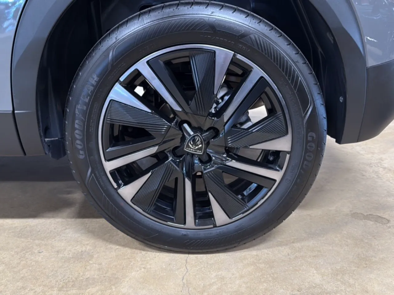 Vehicle image 16