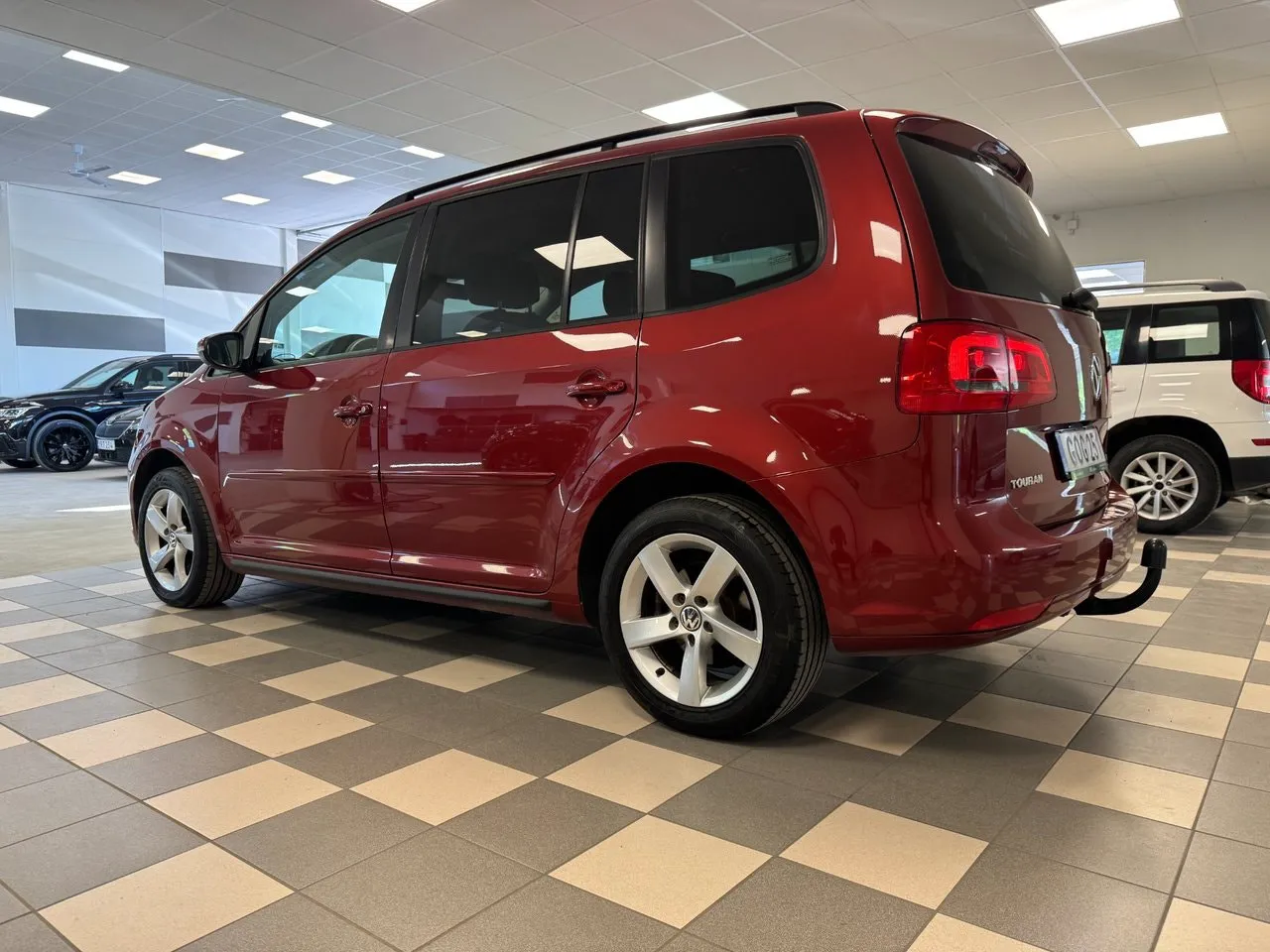 Vehicle image 4