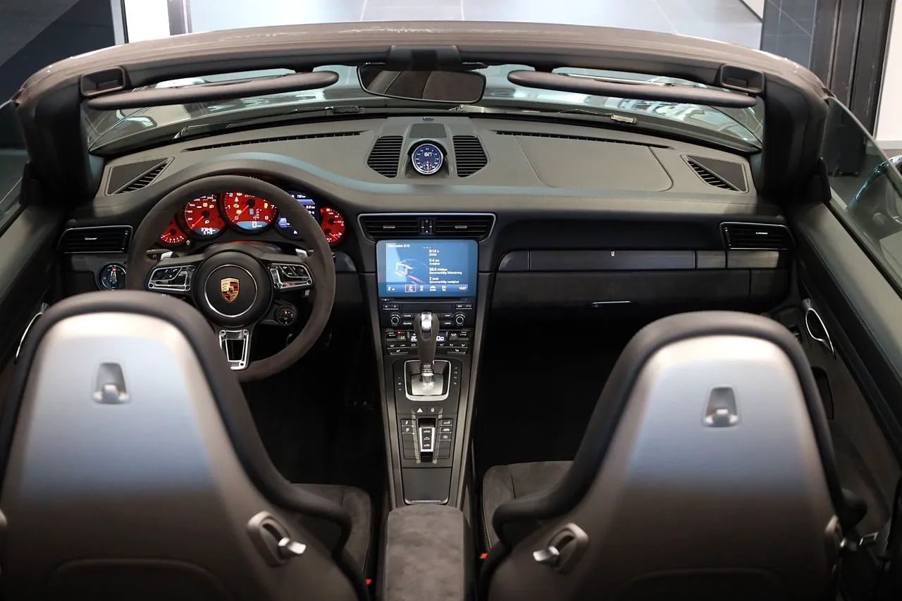 Vehicle image 21