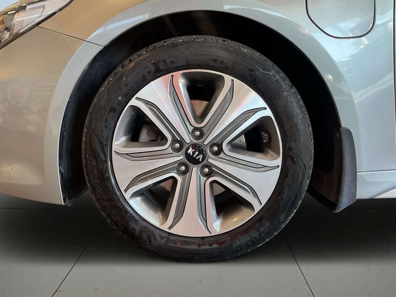 Vehicle image 13