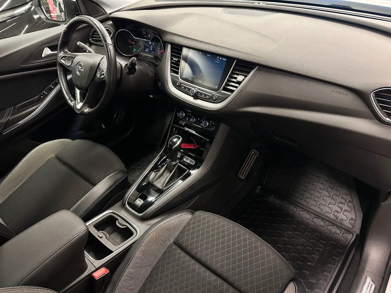 Vehicle image 15