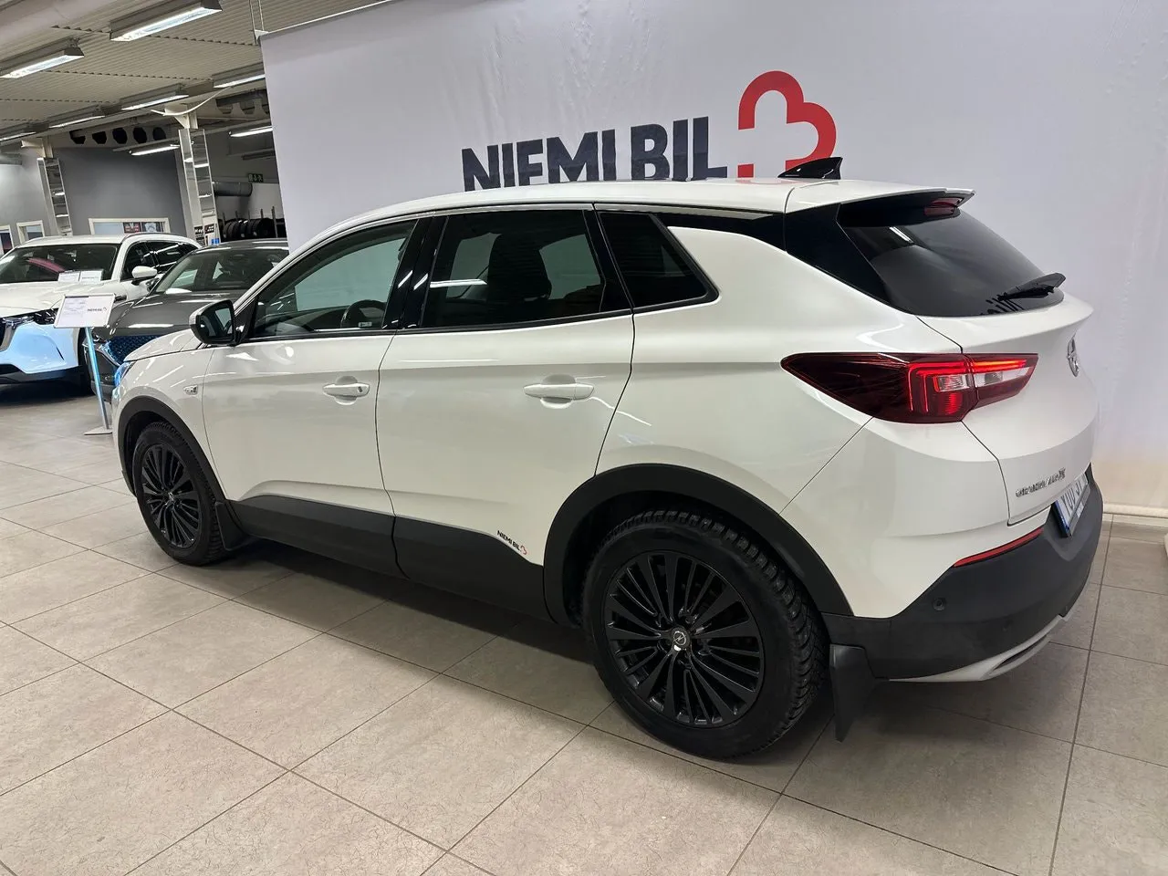 Vehicle image 5