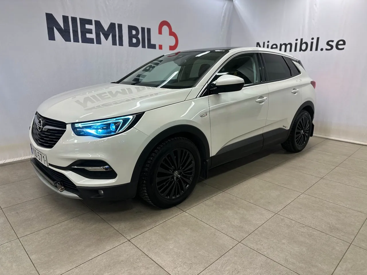 Vehicle image 3