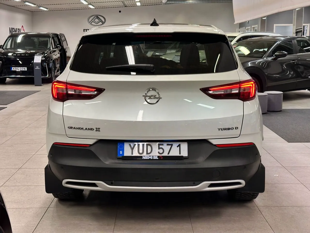 Vehicle image 6
