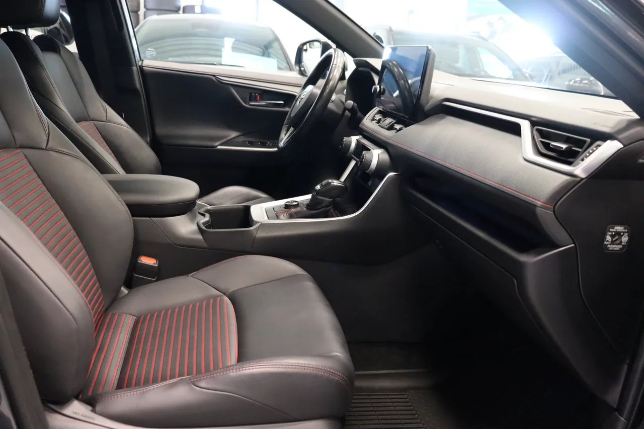 Vehicle image 10