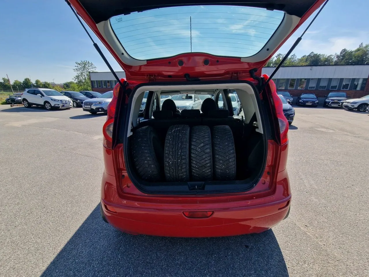 Vehicle image 7