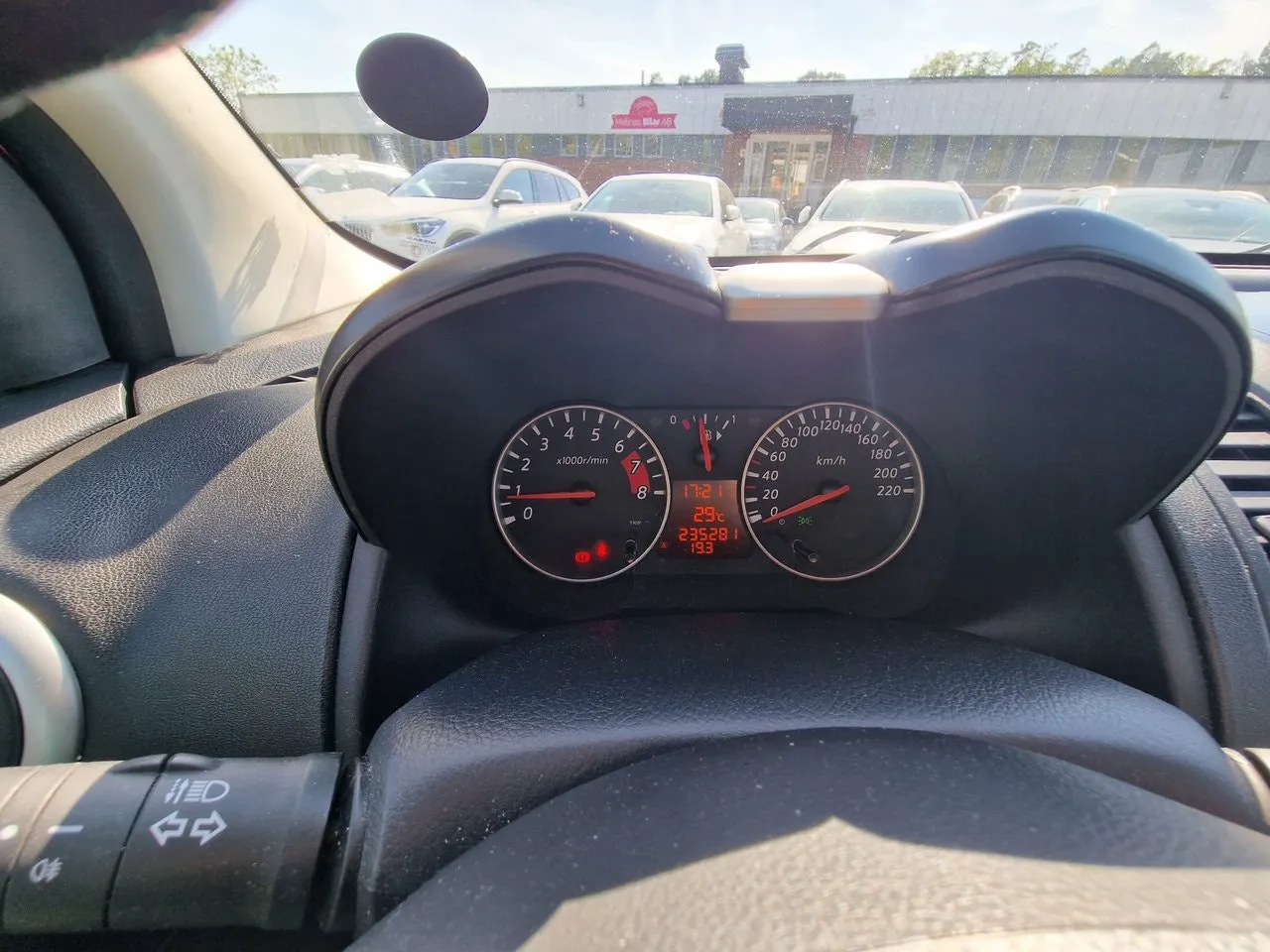 Vehicle image 14