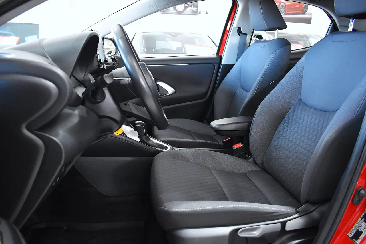 Vehicle image 7