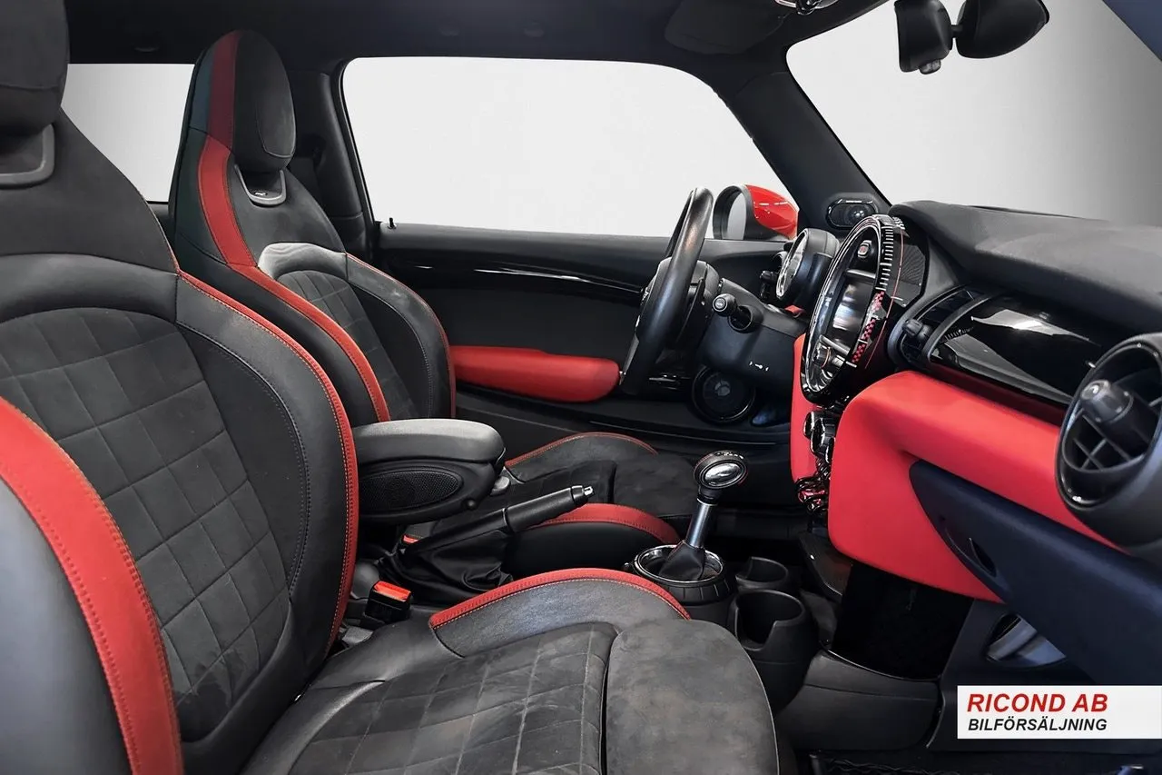 Vehicle image 14