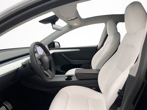 Tesla Model Y bild 10