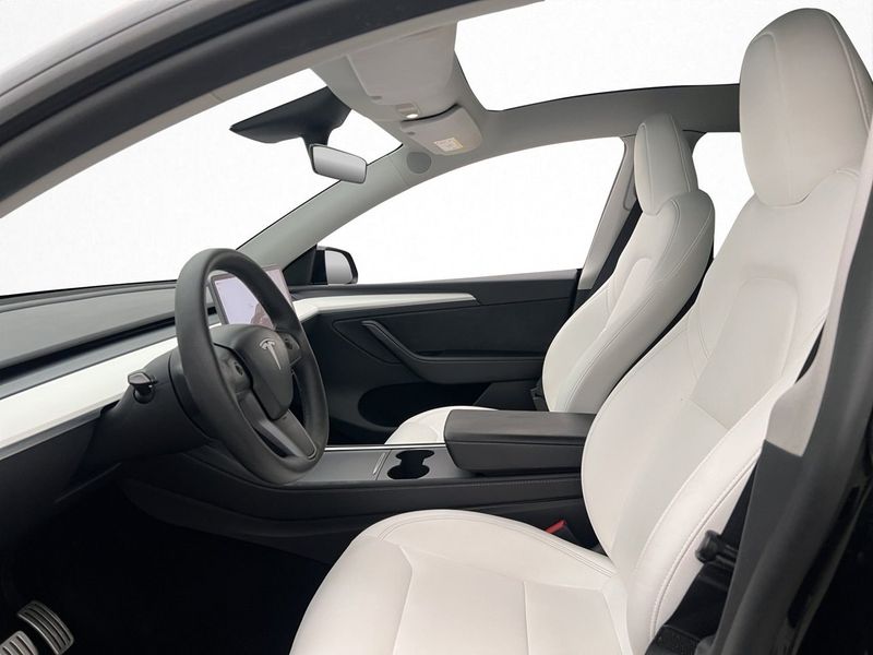 Tesla Model Y bild 10