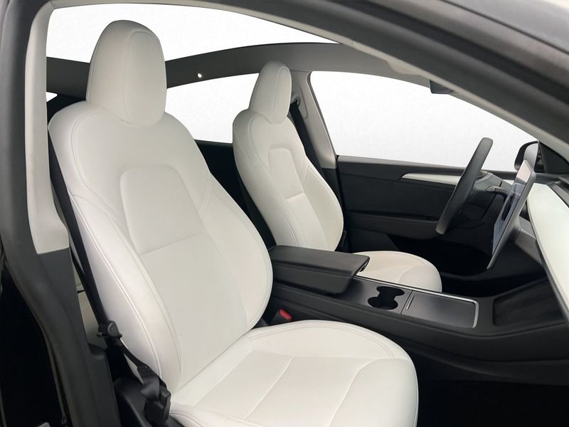 Tesla Model Y bild 13