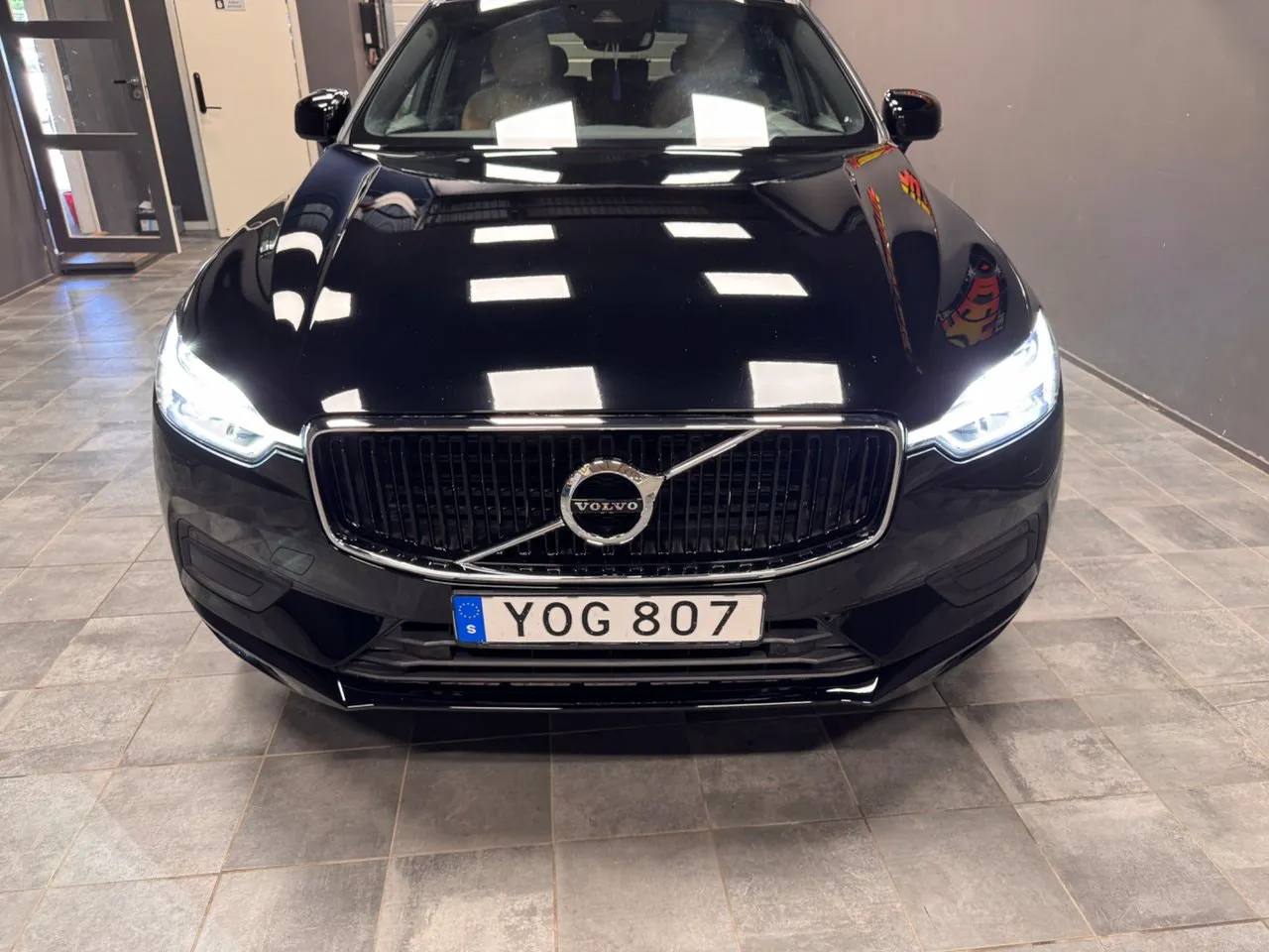 Vehicle image 14
