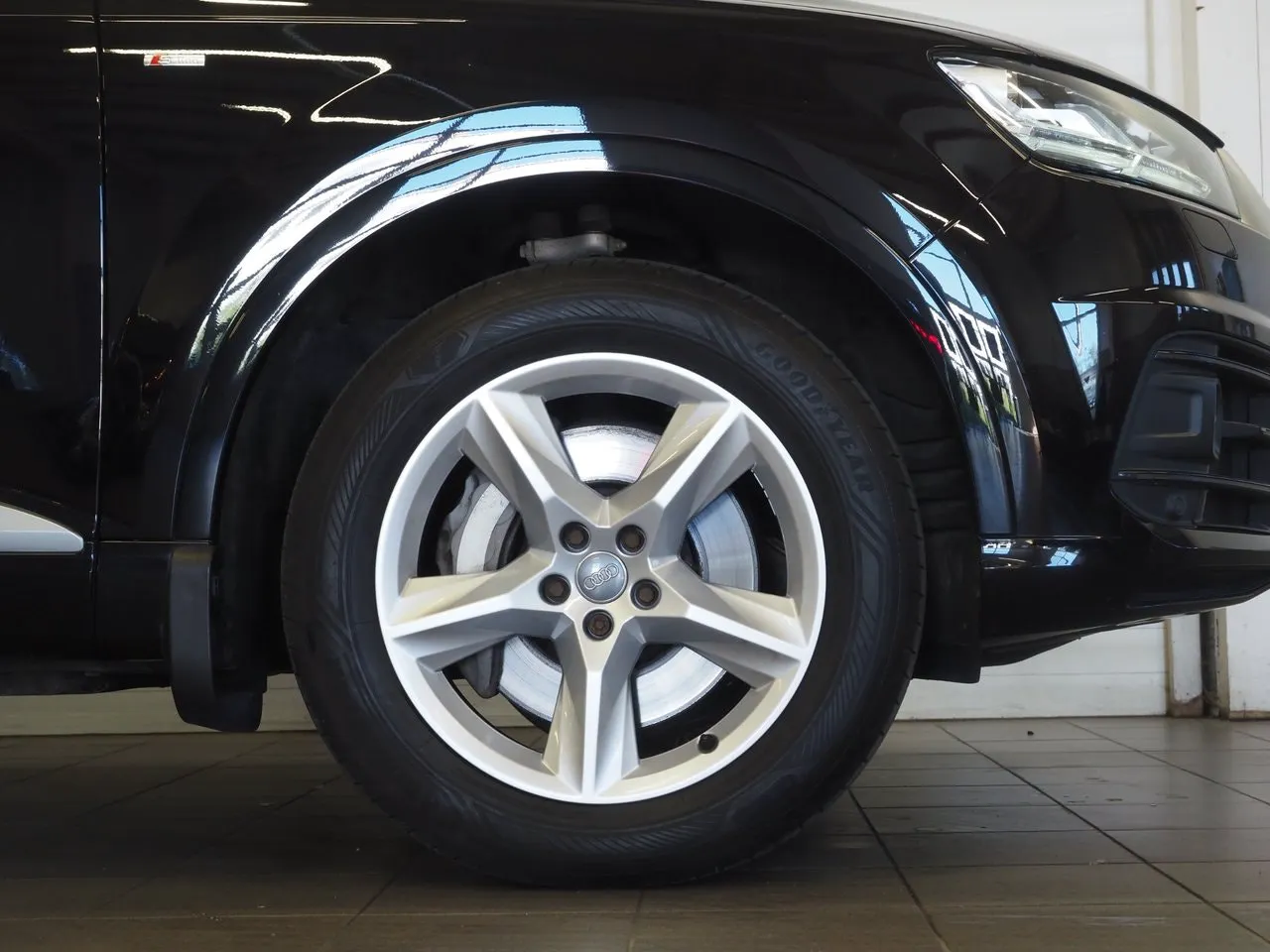 Vehicle image 7
